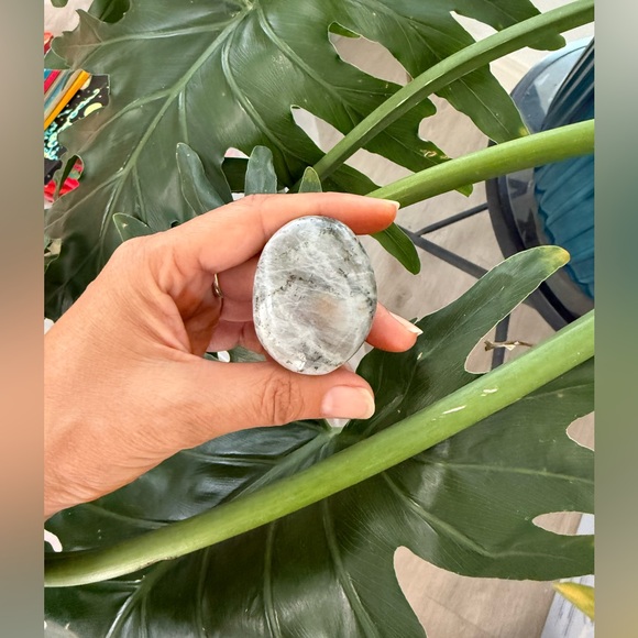 Other - Labradorite Palmstone